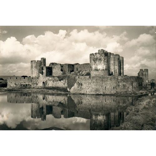 Vintage GB Postcard - Caerphilly Castle, Glamorgan, Wales - From The South East