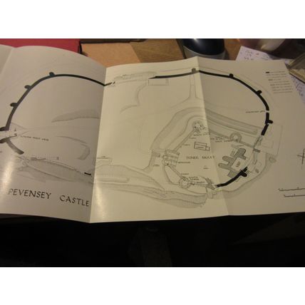 PEVENSEY CASTLE, SUSSEX , 1978 24 page HMSO blue guide with map in back /