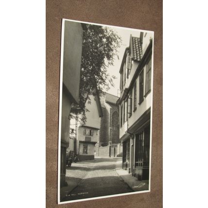 Walter Scott Postcard - Elm Hill street scene, Norwich - Norfolk