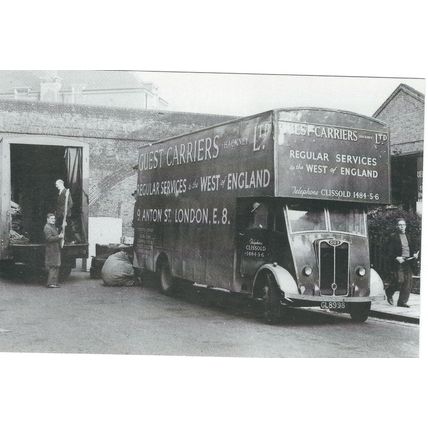 VANS ON THE ROAD GUY REMOVALS VAN GUESR CARRIERS 199O INC UK POST