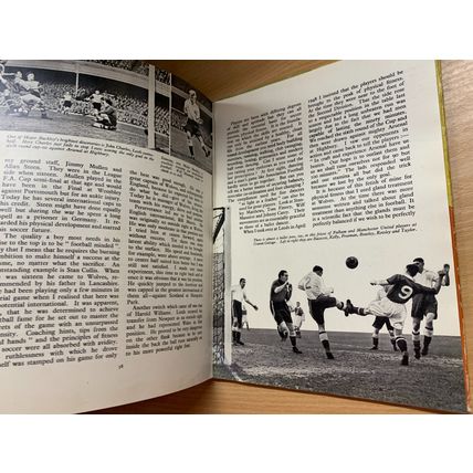 c1950s "FOOTBALL PARADE" STANLEY MATTHEWS FOOTBALL SOCCER ANNUAL HB BOOK (P4)
