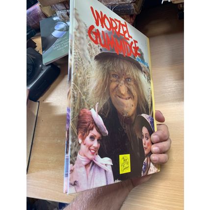 1981 WORZEL GUMMIDGE ANNUAL ILLUSTRATED VINTAGE ANNUAL HARDBACK BOOK (P3)