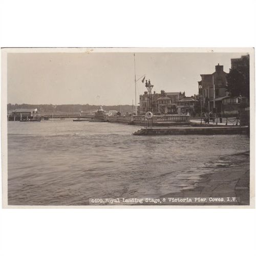 Royal Landing Stage & Victoria Pier Cowes Isle of Wight Postcard(IOW70848)