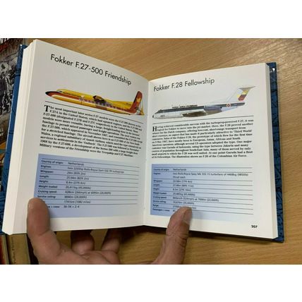 2001 1ST EDITION "CIVIL AIRCRAFT" ROBERT JACKSON ILLUSTRATED HARDBACK BOOK (P4)