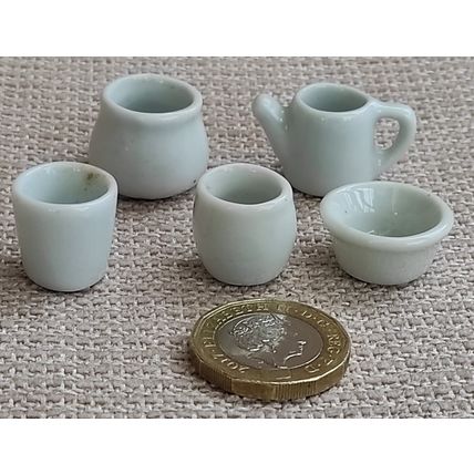 5 WHITE PORCELAIN/POTTERY ITEMS FOR DOLLS HOUSE KITCHEN