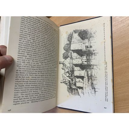 1945 THAMES TRIUMPHANT SIDNEY R JONES ILLUSTRATED HARDBACK BOOK (P4)