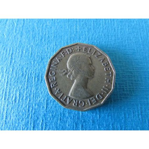 1954 QUEEN ELIZABETH II BRASS THREEPENCE - COIN - 1 FREE POST. G