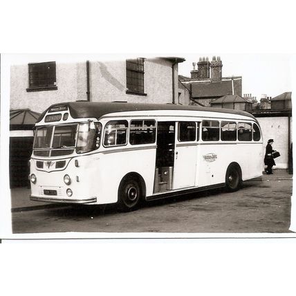 Black & White Photograph of Maidstone & District Motor Services Ltd. - TKM 324