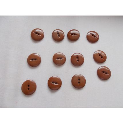 BUTTONS BROWN X 12 (30/09)