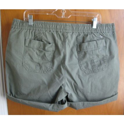 Eddie Bauer 98% Cotton 2% Spandex Olive Green Ladies Shorts, Size 14