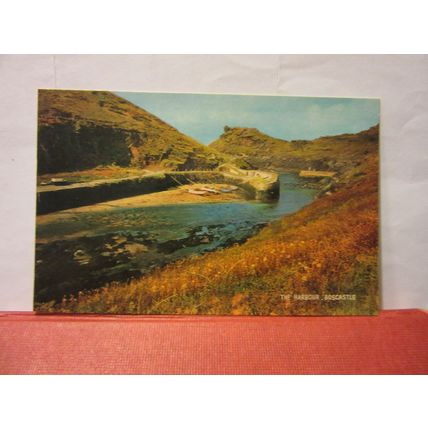 BOSCASTLE HARBOUR, CORNWALL .unused postcard by J. Salmon dated 1984 =