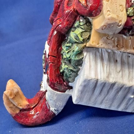 SANTA CLAUS Christmas STOCKING HOLDER Mantel Hanger Wreath Hook Resin