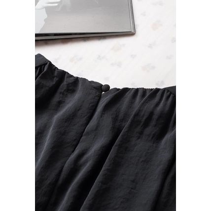 Black Padded Shoulder Buttoned Cuffs Pleated Loose Blouse