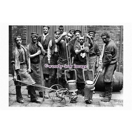 pu1795 - Sheffield - Crucible Steel Making, Men with their Tools -print 6x4