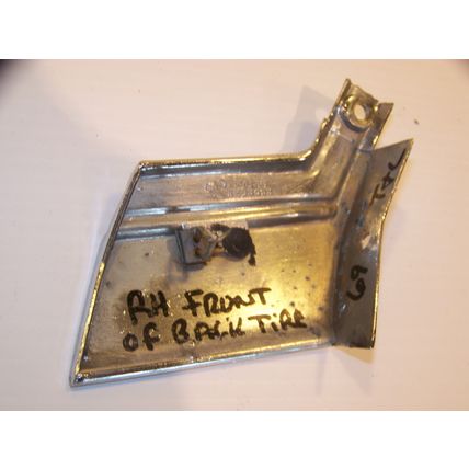 1969 CHRYSLER TOWN & COUNTRY RH BEHIND REAR TIRE BODY TRIM #2902530