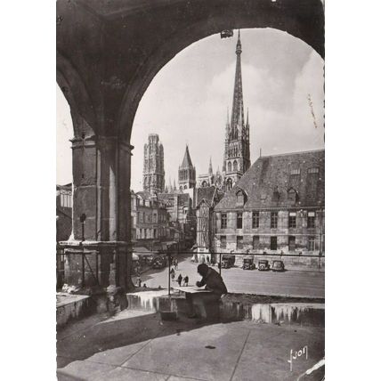 Rouen La Cathedrale vue du monument de Saint Romain France Postcard unused VGC