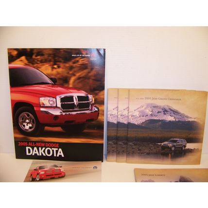 2005 JEEP LIBERTY GRAND CHEROKEE RAM SRT10 DAKOTA RT SALES BROCHURES & SLICKS(8)