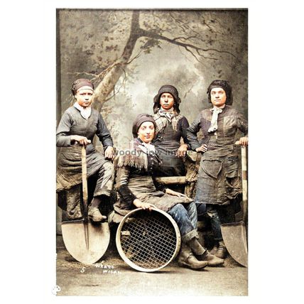 ptc4550 - Lancs. - Wigan Pit Girls pose for a professional photo - print 6x4