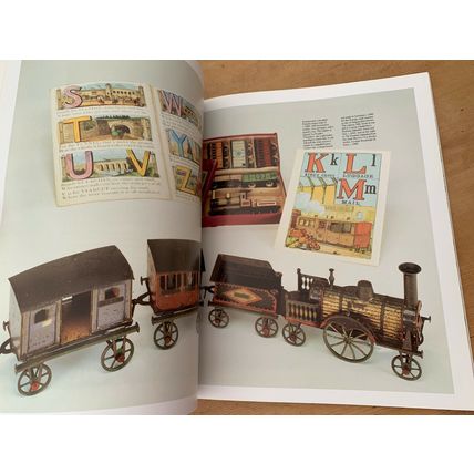1995 "THE TREASURES OF CHILDHOOD" ILLUSTRATED LARGE HEAVY PAPERBACK BOOK (XX)