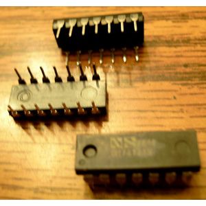 Lot of 26: National Semiconductor DM74121N