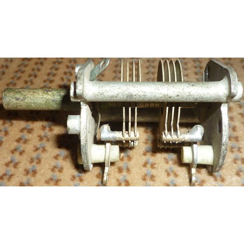 Variable capacitor 2 gang 30+30pF (estimate) similar Eddystone S462 RF