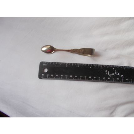 SUGAR TONGS/ UNMARKED WHITE METAL (28/01)