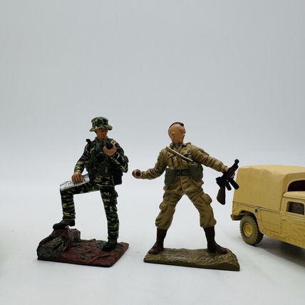 Corgi 1:64 HUMVEE Medical Battalion 3rd Infantry Division Diecast Soldiers Lot