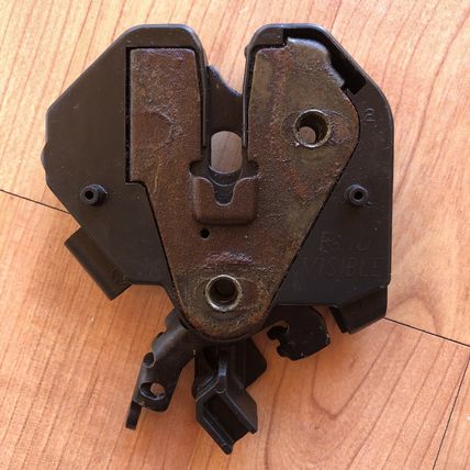 Volvo 9483765 Hood Latch Lock Left Right V70 S70 C70 V70R OEM