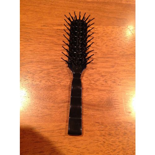 DETANGLER HAIR BRUSH BRAND NEW IN VARIOUS COLOURS