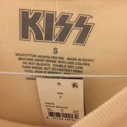 NEW Women's Animal Print Kiss Graphic - Off-White Small Sweatshirt