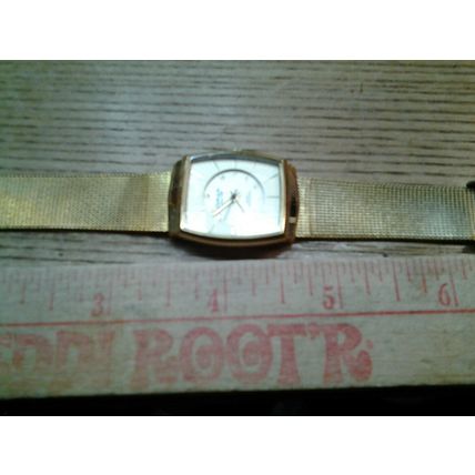 Omax Mesh Band Dress for Success Triple Gold Watch New Battery VERY NICE & Clean