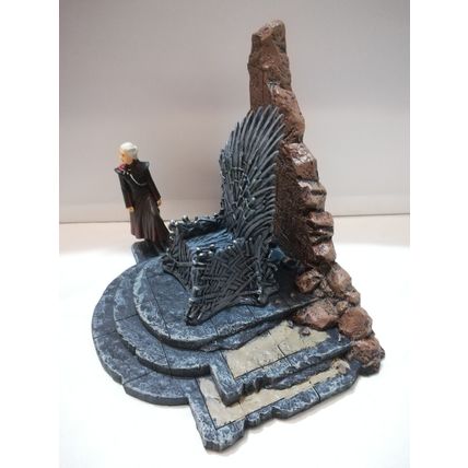 GAME OF THRONES, DAENERYS TARGARYEN, Department 56, Stunning, Brand New In Box