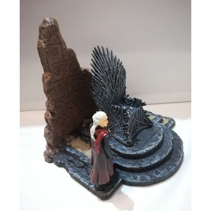GAME OF THRONES, DAENERYS TARGARYEN, Department 56, Stunning, Brand New In Box