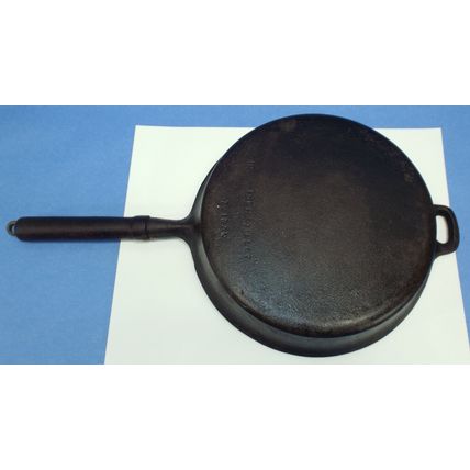 Vintage Asian Cast Iron 10 Inch Skillet Taiwan Wood Handle, Black Round