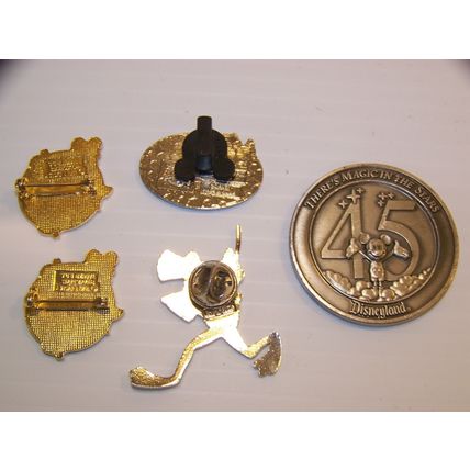 DISNEYLAND PINS AND 45 YEAR COIN GOOFY MICKEY NEW ORLEANS SQUARE