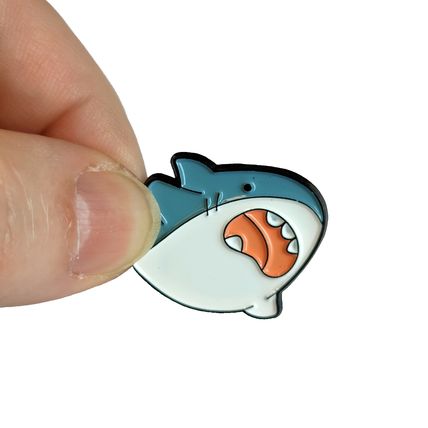 Shark Pin Badge Enamel 3.1 cm x 2.6 cm Fun Comic Fun Collectable Animal BA222