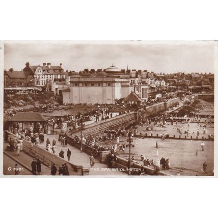 EC842 BRIDLINGTON - THE SPA. R/P POSTCARD