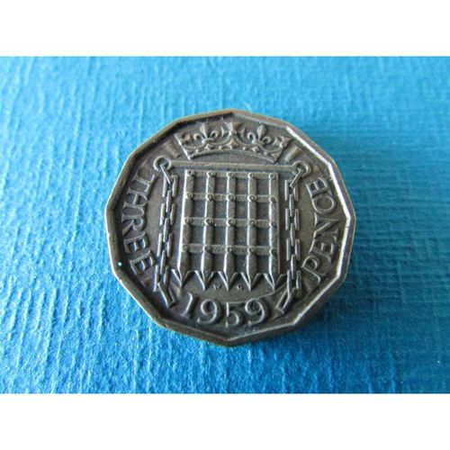 1959 QUEEN ELIZABETH II BRASS THREEPENCE FREE POST. G