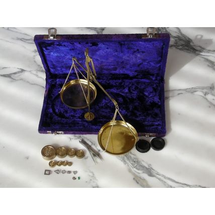 Scales Set with Brass Weights & Purple Velvet Case Balances kitchen measure 100g