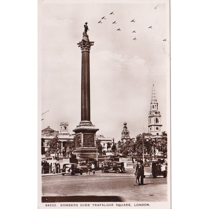 EC868 LONDON - BOMBERS OVER TRAFALGAR SQUARE . R/P POSTCARD