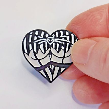 Gothic Enamel Pin Badge Cartoon Style Lapel 3.0 cm X 2.8 cm Heart BA166