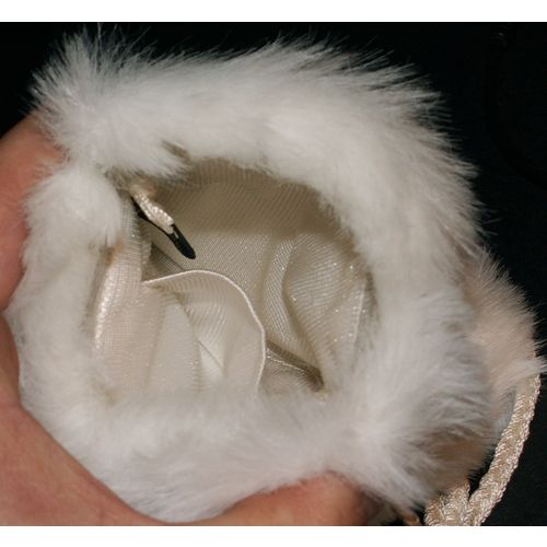 Nicole Miller Cell Phone ipod Pouch Purse White Fake Fur NCAS1158 New Old Stock