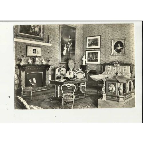 LONDON Kensington Palace Queen Victoria's Bedroom Postcard