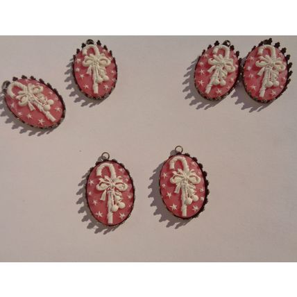 Vintage Candy Cane Cameo Pendant 30mm x 20mm Resin Brass Back Crafting