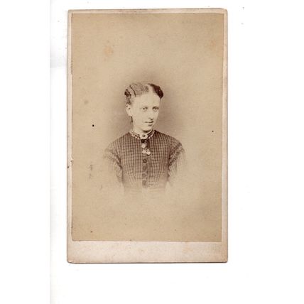 VICTORIAN CARTE-de-VISITE A LADY BY STRINGFELLOW ALMA STREET SHEFFIELD (159)