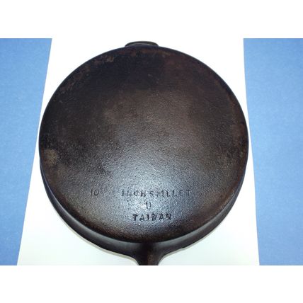 Vintage Asian Cast Iron 10 Inch Skillet Taiwan Wood Handle, Black Round