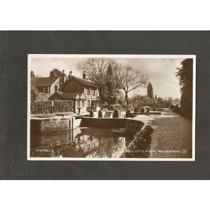 Postcard Berkshire Maidenhead Boulters Lock