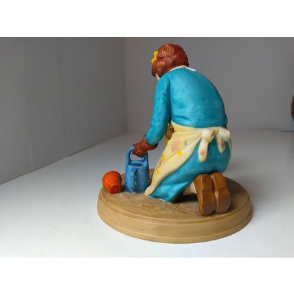 "Helping Mom" Figurine Good Housekeeping - Jessie Willcox Smith 1986 Porcelain