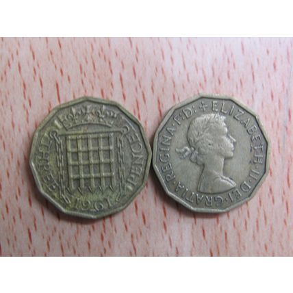 GB 1961 Elizabeth II Brass Threepence 3d Coin