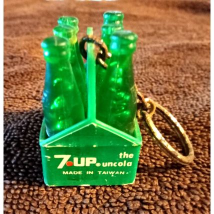 Old Vintage 7-Up Plastic Six Pack Key Chain Of Bottles 1 3/4" By 1 1/2" 1970's